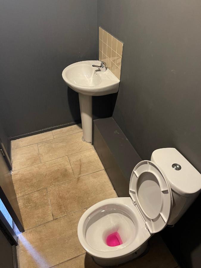Town Center Willow Apartment - Sleeps Up To 10 - Dogs Welcome - 2 Minutes From Train Station 黑潭 外观 照片