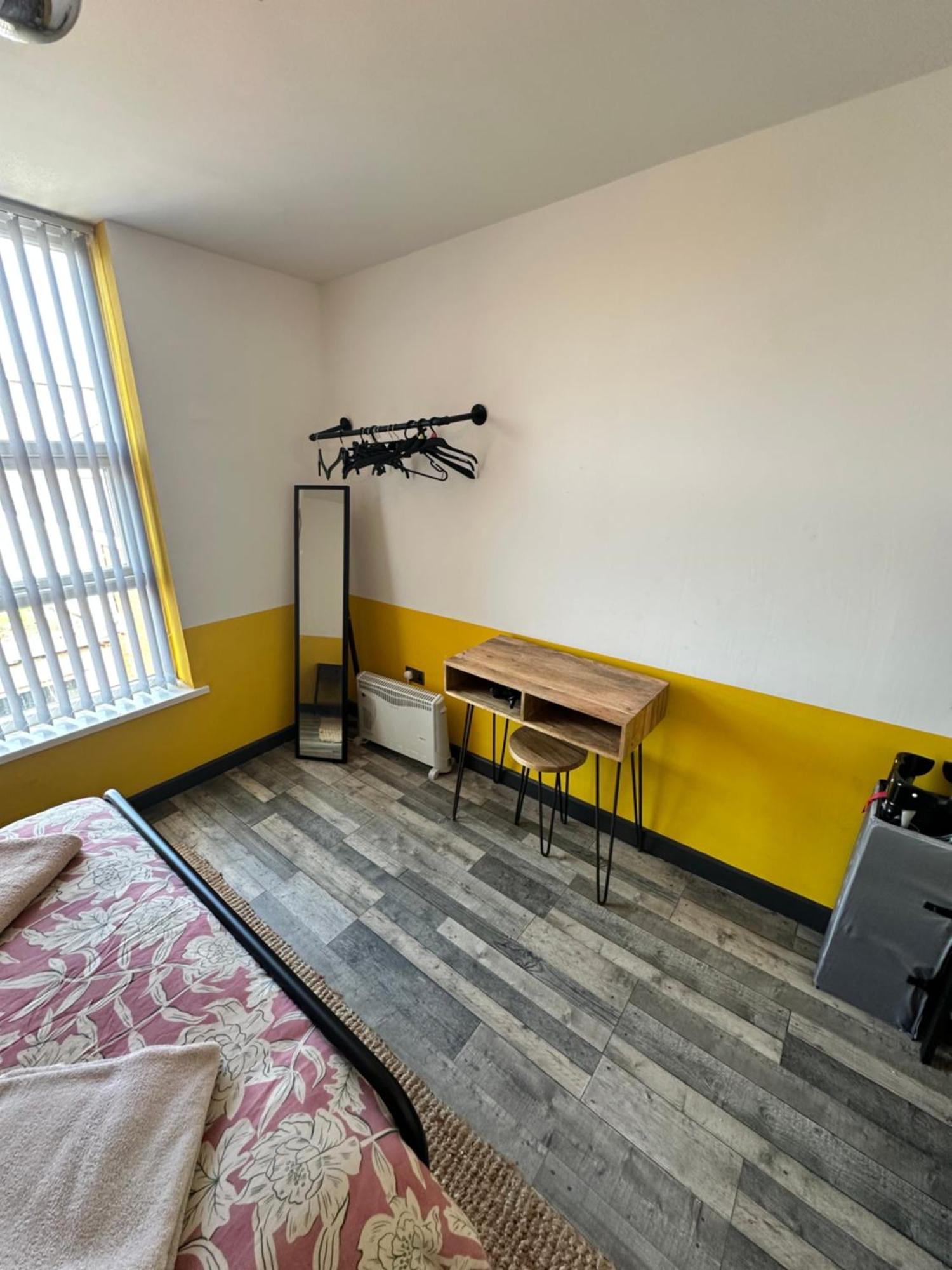 Town Center Willow Apartment - Sleeps Up To 10 - Dogs Welcome - 2 Minutes From Train Station 黑潭 外观 照片