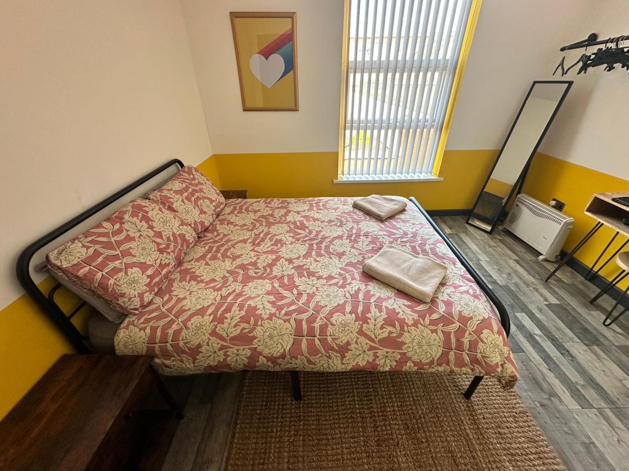Town Center Willow Apartment - Sleeps Up To 10 - Dogs Welcome - 2 Minutes From Train Station 黑潭 外观 照片