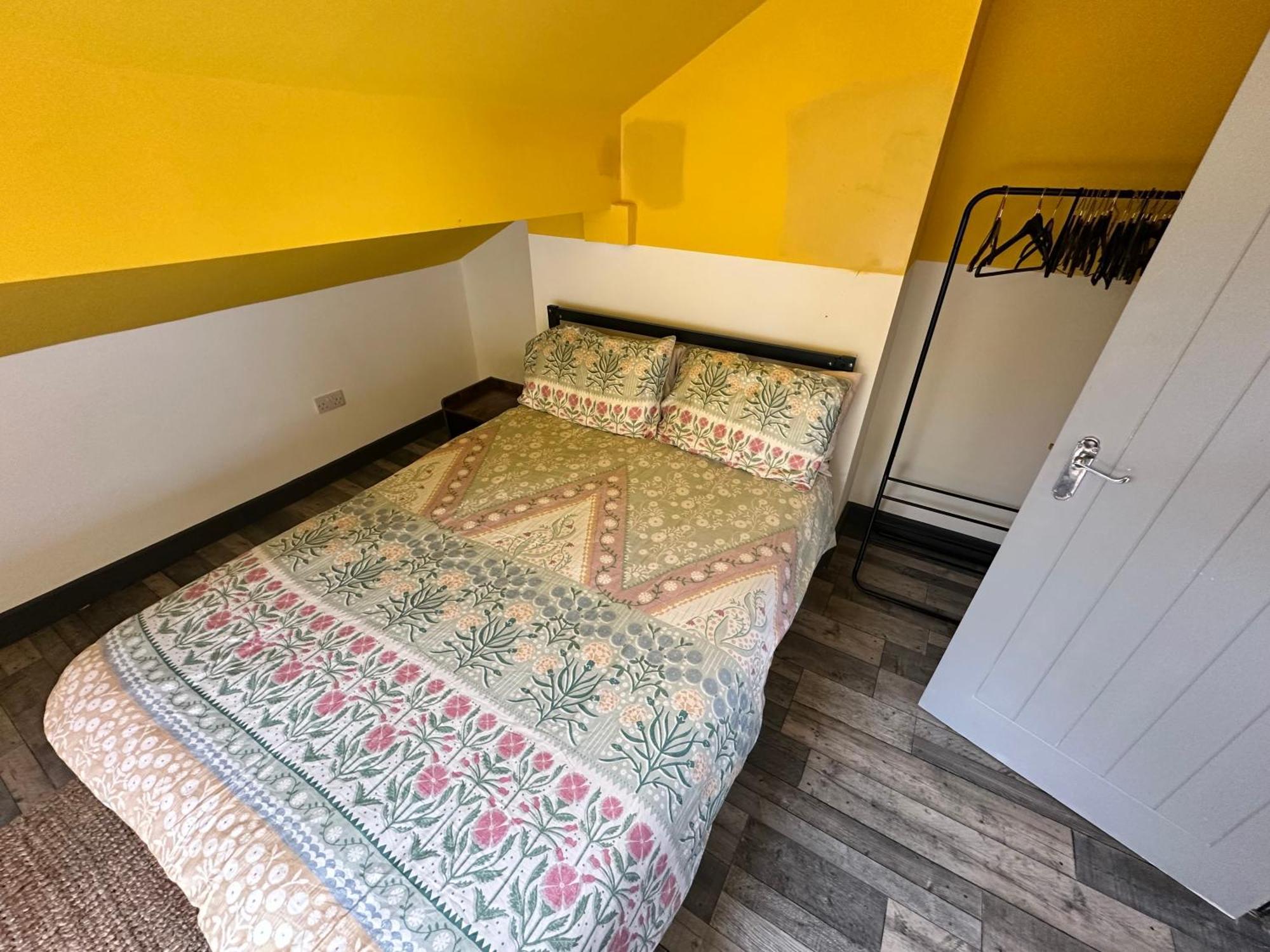 Town Center Willow Apartment - Sleeps Up To 10 - Dogs Welcome - 2 Minutes From Train Station 黑潭 外观 照片